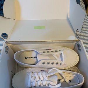 NWT EU size 38 canvas superga white tennis shoes. Never worn. US size 7.5.